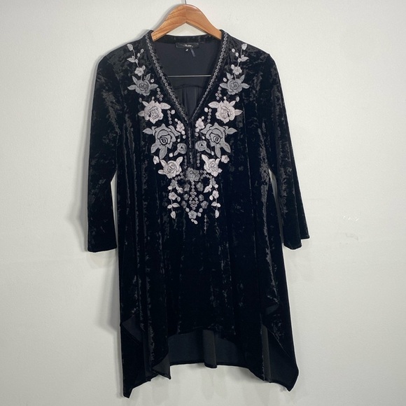 Andree by Unit Crushed Velvet Embroidered Top Small - Picture 1 of 9